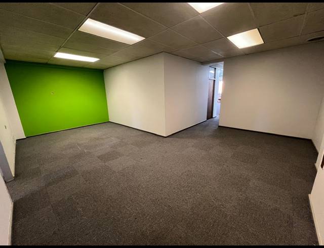 175M² OFFICE TO LET IN STRIJDOMPARK